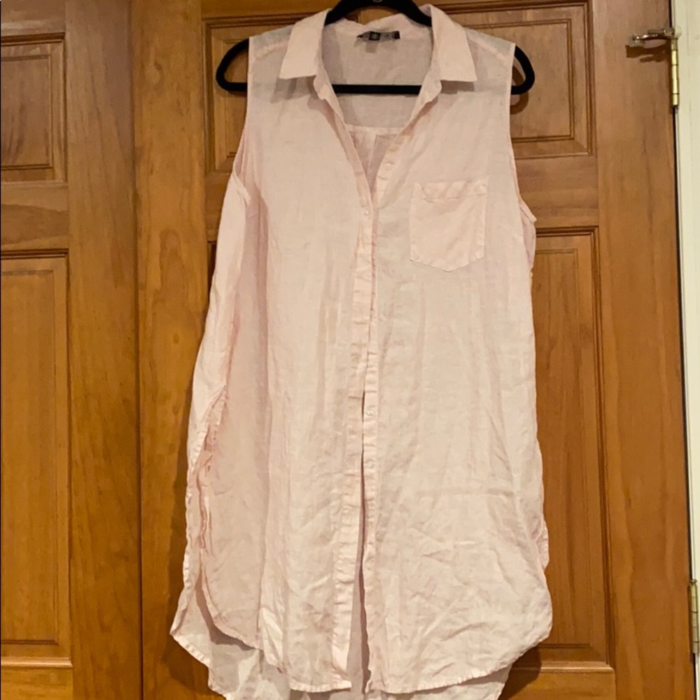 Context Women’s long blouse